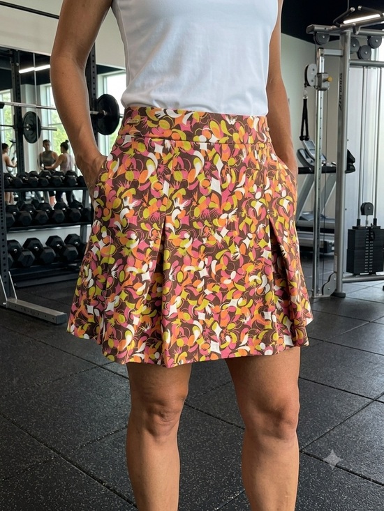 Liz Golf Dresses & Skirts - Liz Golf Floral Pleated Skater Skirt in Pink, Yellow & Brown SZ 12P, deportes